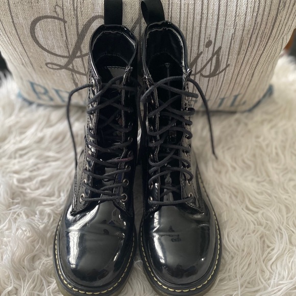 Black chunky boots from Charlotte Russe - Picture 3 of 5